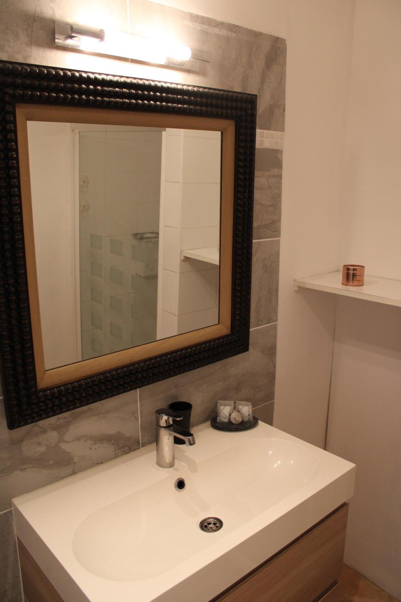 Agreable Appartement P2 Centre Ville Au Calme. Nîmes Exteriör bild